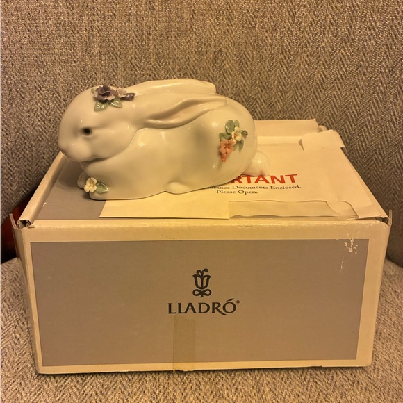 Lladro Floral Rabbit - Picture 2 of 12